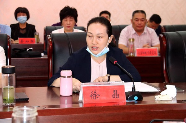 1591065009580480.jpg 图三:县政府副县长徐晶向督查组汇报我县2020年预防未成年人溺亡专项治理工作开展情况.JPG
