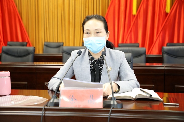 图四：县政府副县长徐晶主持并讲话.JPG